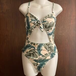 Hollister Brand Cut Out One Piece Swim Size Medium Tropical Fern Print Monokini